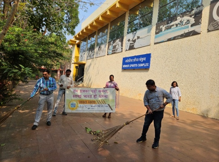 स्वच्छता अभियान की छवि 11