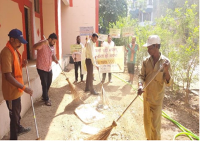 स्वच्छता अभियान की छवि 8