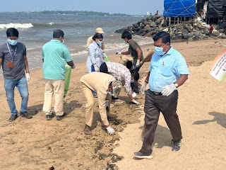 Image of Cleanliness drive at Versova Beach, Mumbai under Swachhata Hi Seva
